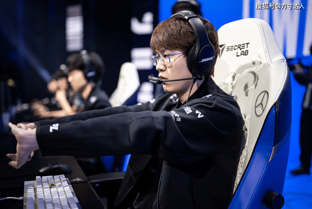 包含从Scout关键节点精彩发挥到上海久事豪取连胜备战足总杯，罗马内部会议纪要流出——赛前再遭质疑的词条